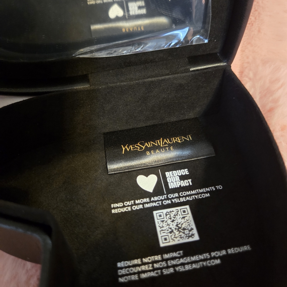 Yves Saint Laurent Black Heart Pouch - Picture 4 of 7